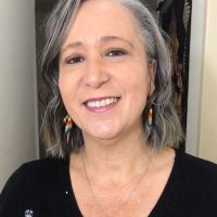 Nadia Oliveira Astrologia cover
