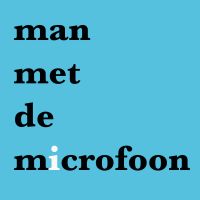 Man met de microfoon cover