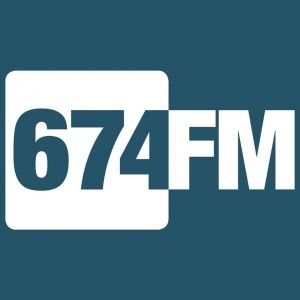 674 FM logo